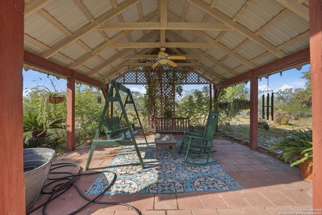 805 Paddy, Floresville, TX 78114