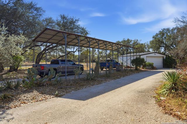 805 Paddy, Floresville, TX 78114