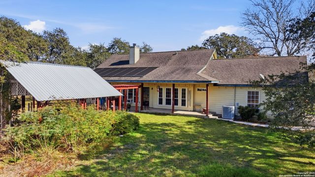 805 Paddy, Floresville, TX 78114