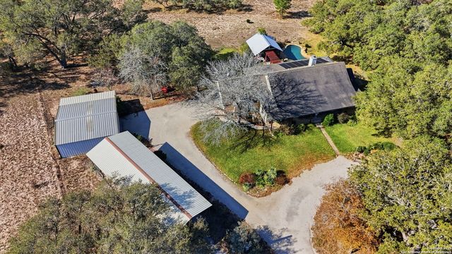 805 Paddy, Floresville, TX 78114