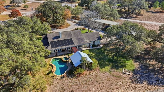 805 Paddy, Floresville, TX 78114