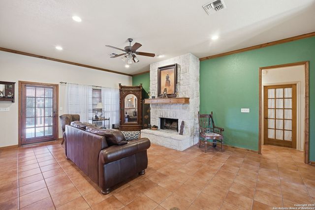 805 Paddy, Floresville, TX 78114