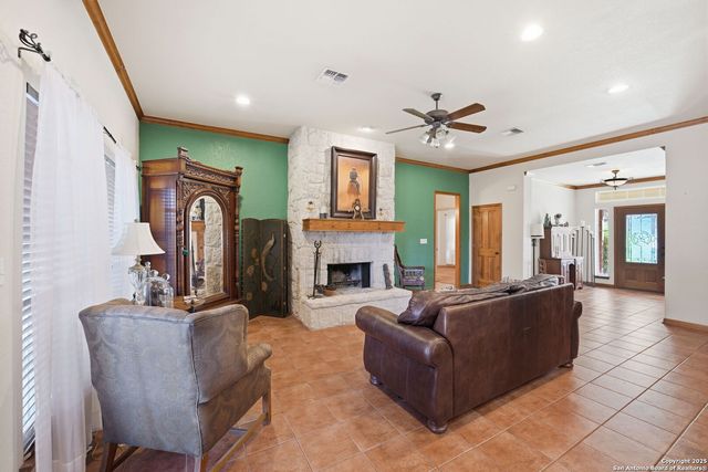 805 Paddy, Floresville, TX 78114