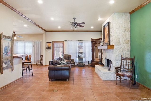 805 Paddy, Floresville, TX 78114