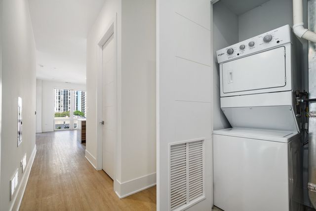 159 W North Avenue 406, Chicago, IL 60610