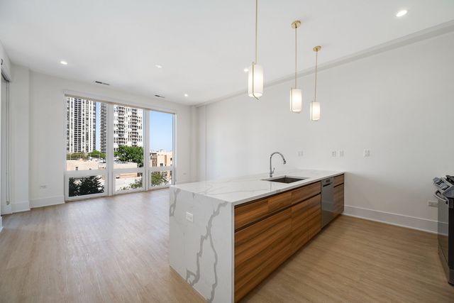 159 W North Avenue 406, Chicago, IL 60610