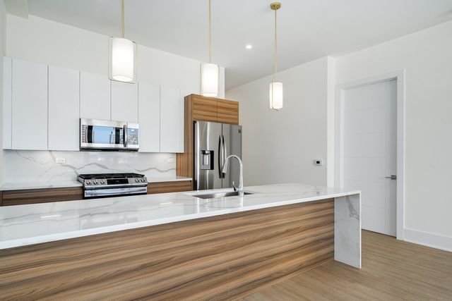 159 W North Avenue 406, Chicago, IL 60610