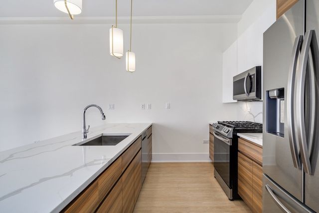 159 W North Avenue 406, Chicago, IL 60610