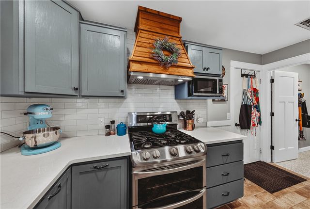 808 Holiman Street, Springdale, AR 72762