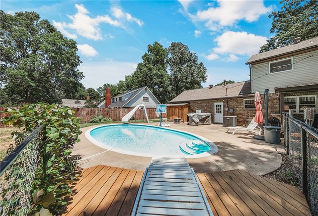 808 Holiman Street, Springdale, AR 72762