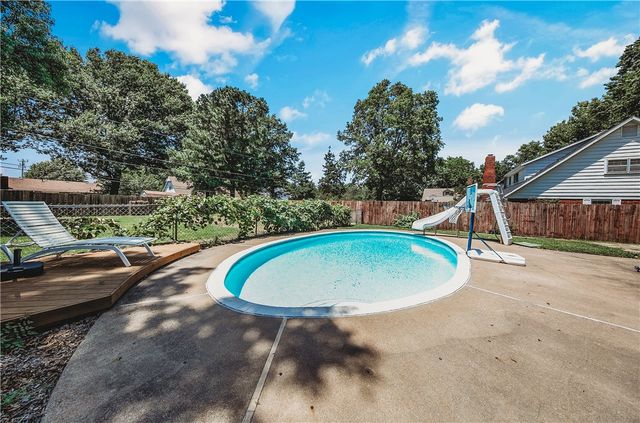 808 Holiman Street, Springdale, AR 72762