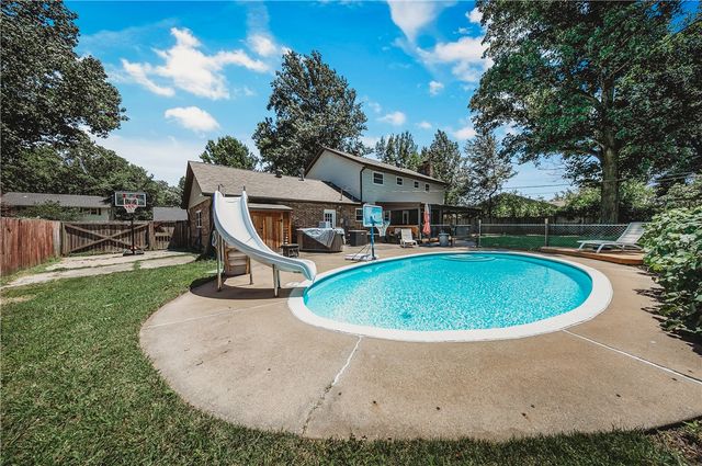 808 Holiman Street, Springdale, AR 72762