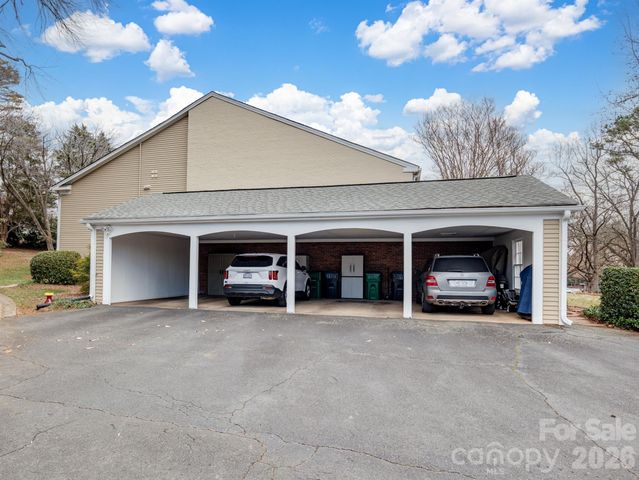 7034 Quail Hill Road, Charlotte, NC 28210