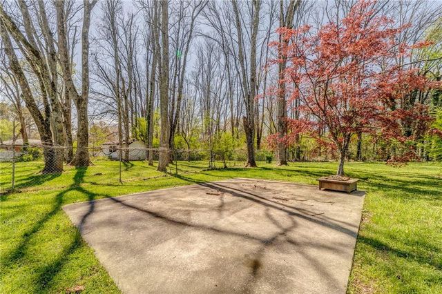 16 Mango Road NE, Rome, GA 30161