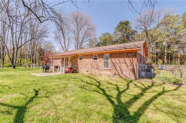 16 Mango Road NE, Rome, GA 30161