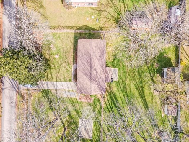 16 Mango Road NE, Rome, GA 30161