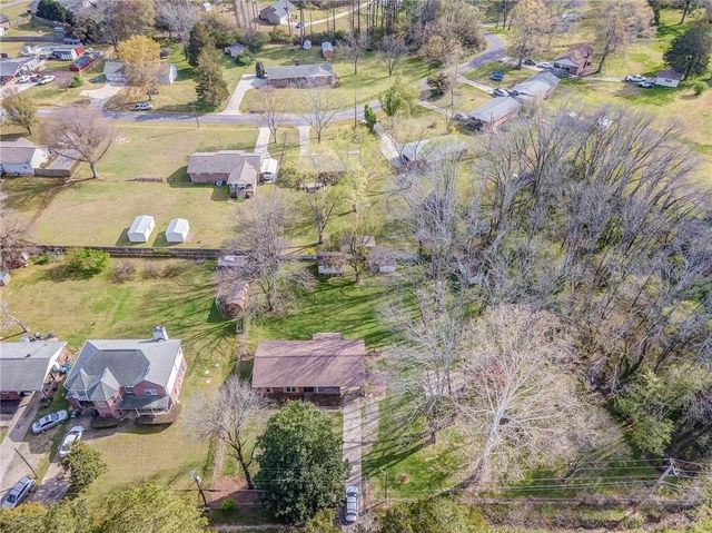 16 Mango Road NE, Rome, GA 30161