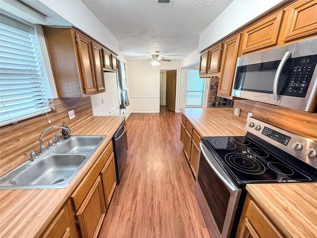 11142 Hayslip Lane, Houston, TX 77041