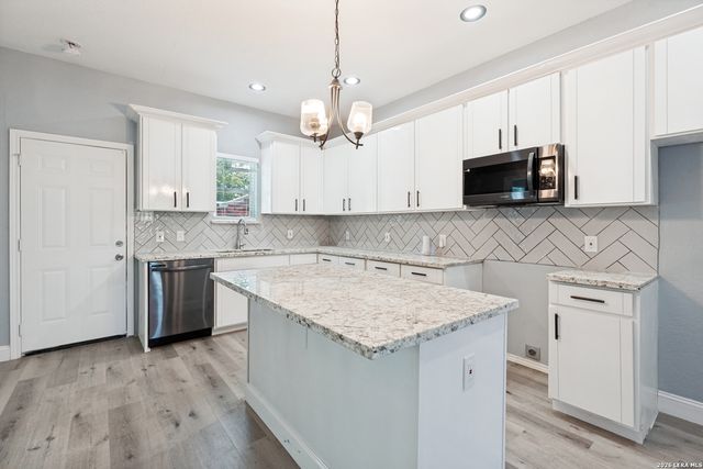 406 Gulf, San Antonio, TX 78202