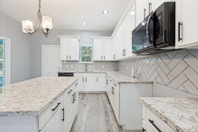 406 Gulf, San Antonio, TX 78202