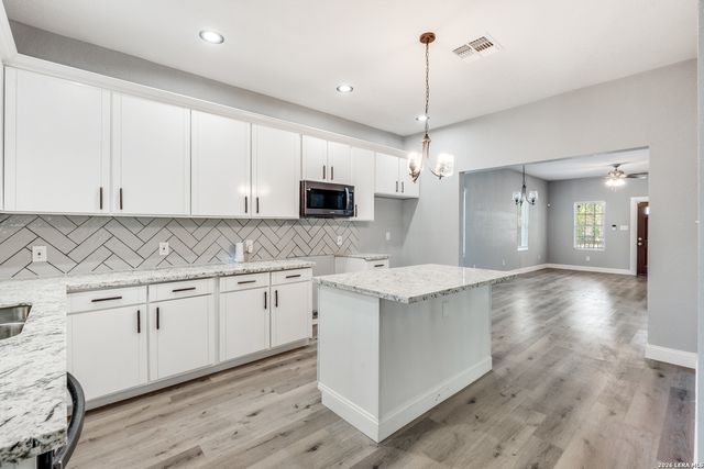 406 Gulf, San Antonio, TX 78202