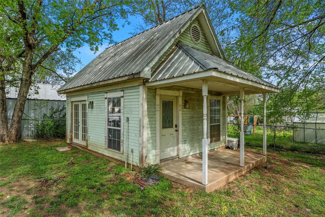 107 W Avenue F, Valley Mills, TX 76689