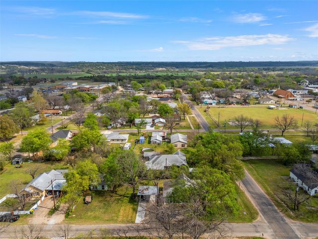 107 W Avenue F, Valley Mills, TX 76689