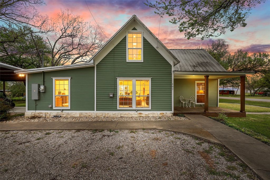 107 W Avenue F, Valley Mills, TX 76689