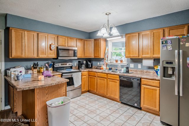 580 Nadine Dr, D'iberville, MS 39540