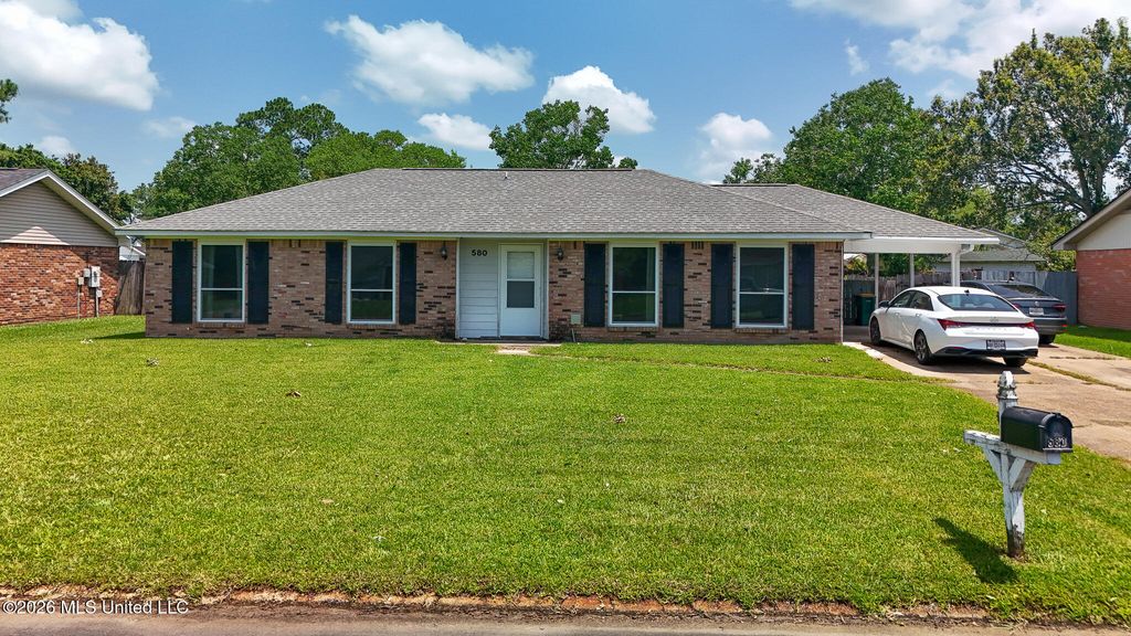 580 Nadine Dr, D'iberville, MS 39540