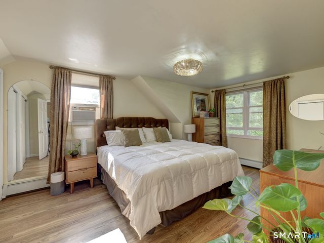 61 Hillcrest Road, Glastonbury, CT 06033