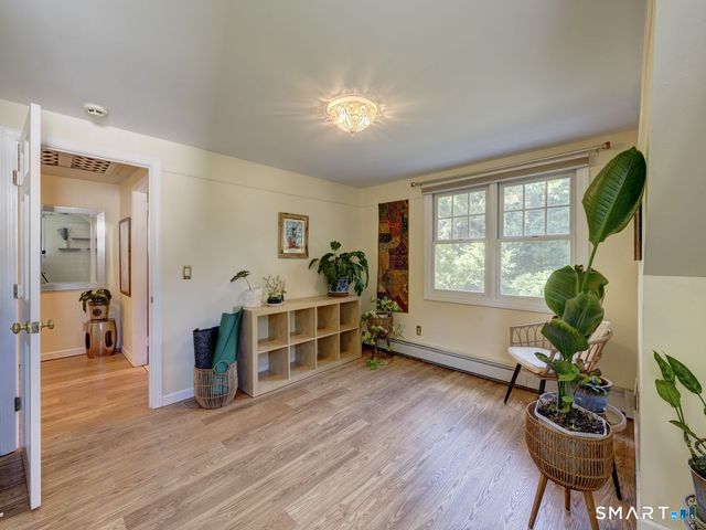 61 Hillcrest Road, Glastonbury, CT 06033