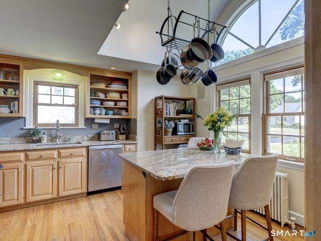 61 Hillcrest Road, Glastonbury, CT 06033