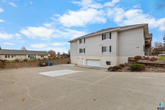 3300 W Miles Pl Place 203, Sioux Falls, SD 57108