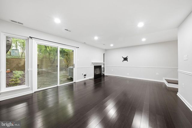 11926 ESCALANTE CT, Reston, VA 20191