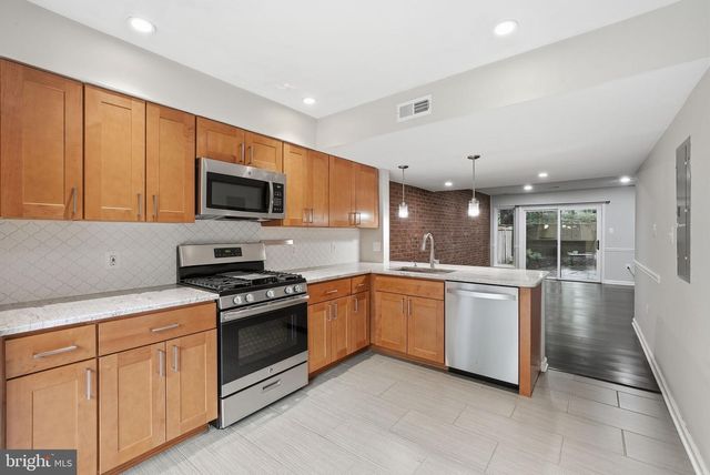 11926 ESCALANTE CT, Reston, VA 20191