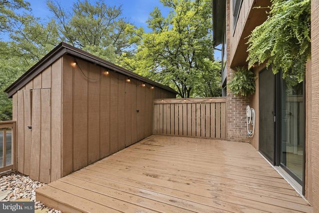 11926 ESCALANTE CT, Reston, VA 20191