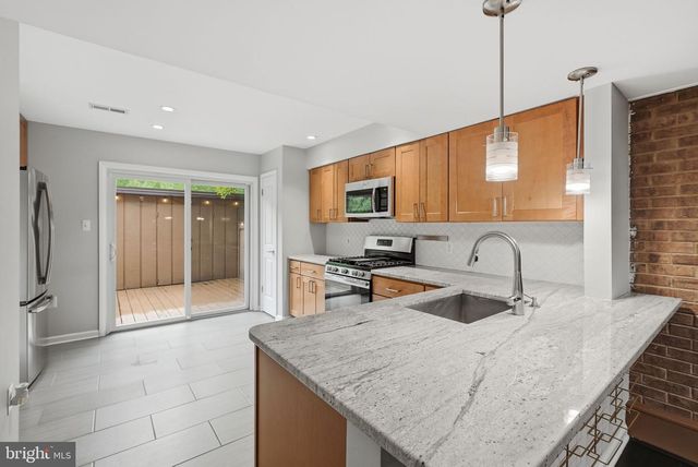 11926 ESCALANTE CT, Reston, VA 20191