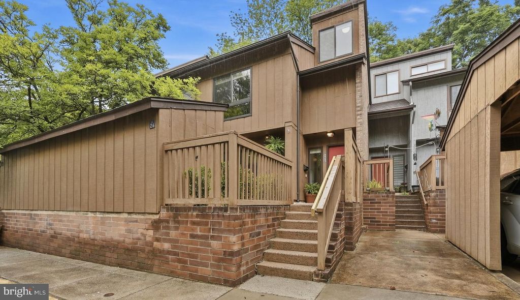 11926 ESCALANTE CT, Reston, VA 20191