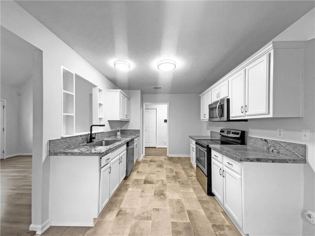 5806 Waggoner Court, Rex, GA 30273