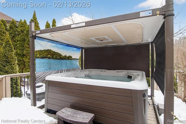 721 Elderberry Court, Walled Lake, MI 48390