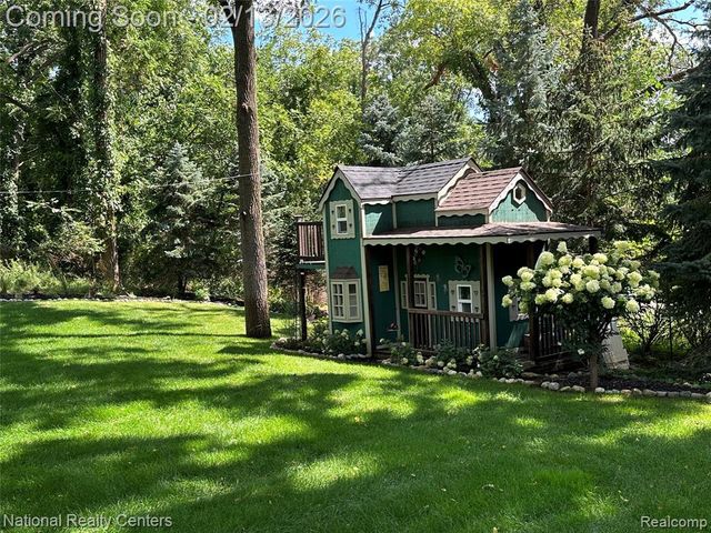 721 Elderberry Court, Walled Lake, MI 48390