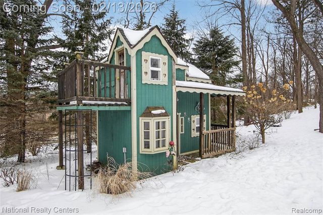 721 Elderberry Court, Walled Lake, MI 48390