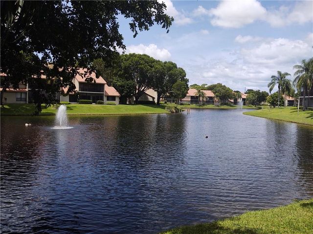 5801 Coach House Circle B, Boca Raton, FL 33486