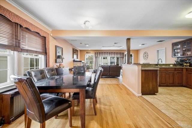 11 W 2nd Street, Freeport, NY 11520