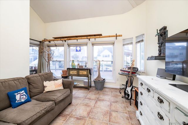 11 W 2nd Street, Freeport, NY 11520
