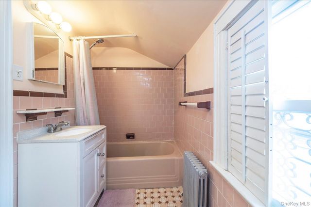 11 W 2nd Street, Freeport, NY 11520