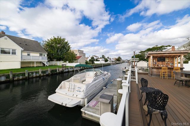 11 W 2nd Street, Freeport, NY 11520