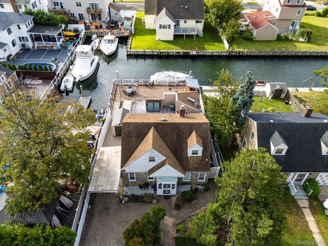 11 W 2nd Street, Freeport, NY 11520