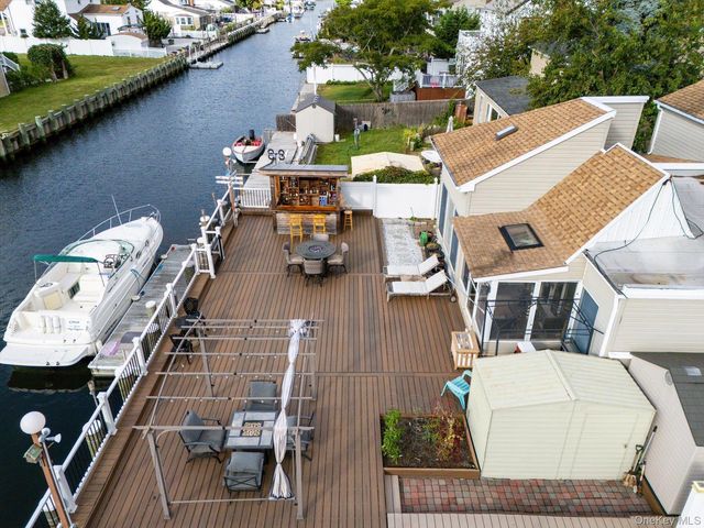 11 W 2nd Street, Freeport, NY 11520